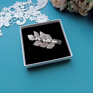 Broche attache-traîne avec feuilles argentées et perles pour robe de mariée, Remonte traîne florale mariage