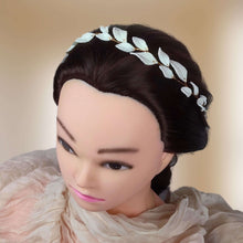 Charger l&#39;image dans la galerie, Headband en feuilles en porcelaine froide façonnées à la main pour coiffure de mariage bohème inspiration grecque