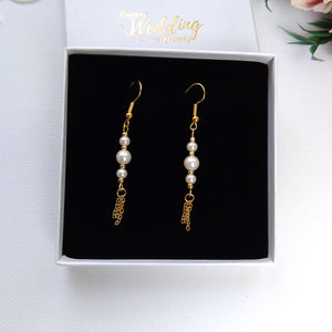 Boucles d'oreilles pendantes en style bohème avec perles nacrées et chaînettes dorées pour mariage ou au quotidien