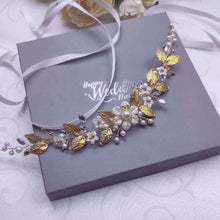 Charger l&#39;image dans la galerie, Ceinture florale avec perles, strass et feuilles dorées pour robe de mariage bohème ou champêtre