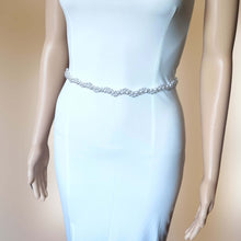 Charger l&#39;image dans la galerie, Ceinture élégante en perles nacrées blanches pour robe de mariage