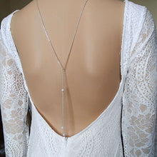 Charger l&#39;image dans la galerie, Collier minimaliste avec perle solitaire et pendentif de dos double chaîne pour robe de mariage dos nu