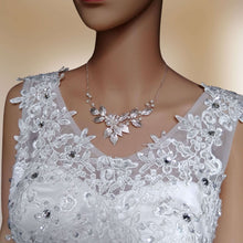 Charger l&#39;image dans la galerie, Collier floral en perles et feuilles argentées pour mariage romantique bohème, rustique ou champêtre-chic