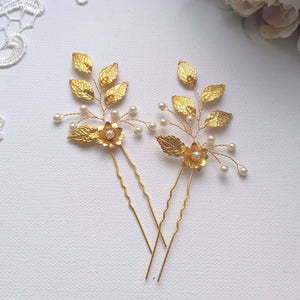 épingles à cheveux avec perles nacrées, feuilles et fleur dorées pour coiffure de mariage rustique ou champêtre