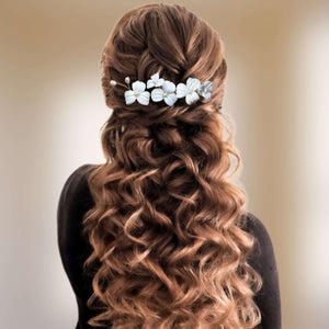 Lot de trois épingles à cheveux avec des fleurs blanches en argile polymère et perles naturelles d'eau douce pour coiffure de mariage champêtre chic