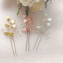 Charger l&#39;image dans la galerie, épingles à cheveux avec perles nacrées, feuilles et fleur en argenté, dorée et or rose pour coiffure de mariage rustique ou champêtre