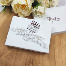 Charger l'image dans la galerie, Petit bijou de cheveux floral en porcelaine froide blanche pour coiffure raffinée de mariage