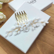 Charger l'image dans la galerie, Petit bijou de cheveux floral en porcelaine froide blanche pour coiffure raffinée de mariage
