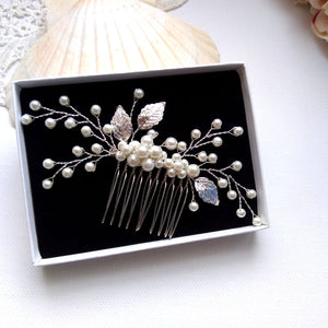 Bijou de cheveux Peigne en perles nacrées et feuilles argentées pour chignon de mariage bohème ou champêtre-chic