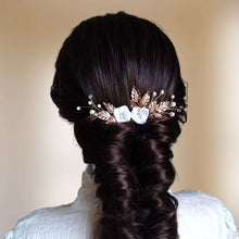 Charger l&#39;image dans la galerie, lot de 3 épingles à cheveux avec perles nacrées, cristal transparent, feuilles dorées et fleurs blanches pour coiffure de mariage