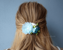 Charger l&#39;image dans la galerie, Barrette française florale en satin bleu clair, Pince cheveux mariage champêtre