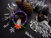 Charger l&#39;image dans la galerie, Ornement bougie de Noël, Décoration Réveillon Noël, Suspension pour sapin en violet et orange