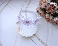 Charger l'image dans la galerie, Serre-tête pour première communion ou mariage, Bandeau cheveux fleurs en satin blanc