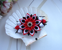 Charger l&#39;image dans la galerie, Barrette française fleur kanzashi en satin blanc, rouge et noir, happyweddingdreams