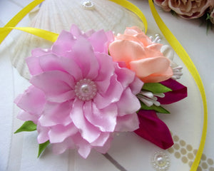 Barrette française avec fleurs en satin rose et pêche, Pince à cheveux florale mariage champêtre