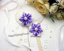 Charger l&#39;image dans la galerie, Lot de 2 barrettes fleurs en blanc et violet pour petites filles (mariage, baptême, communion)