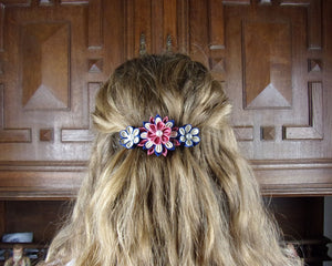 Barrette française avec composition florale en satin, Pince cheveux fleurs kanzashi
