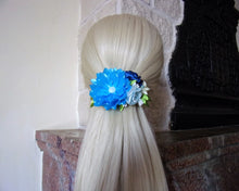 Charger l&#39;image dans la galerie, Barrette française avec fleurs en satin bleu, Pince cheveux mariage champêtre