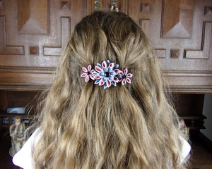 Pince à cheveux avec fleurs kanzashi en satin noir, gris et vieux rose, Barrette française