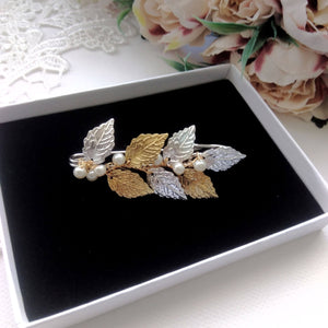 Broche attache-traîne avec feuilles argentées et dorées et perles pour robe de mariée, Remonte traîne florale mariage