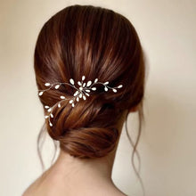 Charger l&#39;image dans la galerie, large bijou de cheveux avec des pistils blancs en porcelaine froide pour coiffure ou chignon de mariage 