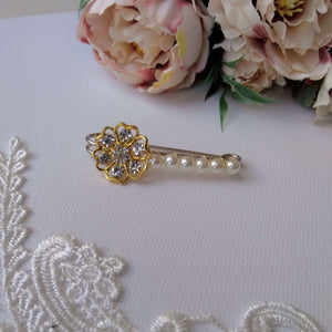Epingle broche remonte-traîne pour robe de mariée en perles et cabochon strass doré