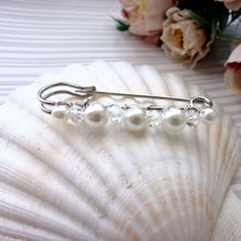 Charger l&#39;image dans la galerie, Broche remonte-traîne pour robe de mariée en perles et cristal