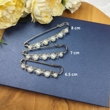 Charger l&#39;image dans la galerie, Broche Attache-traîne pour robe de mariée en perles et cristal en 3 dimensions