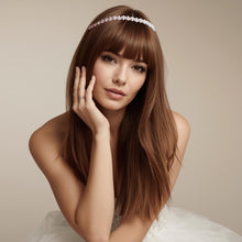 Charger l&#39;image dans la galerie, Bandeau de perles porté sur cheveux lâchés pour mariage romantique
