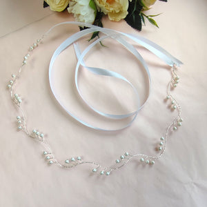 bandeau minimaliste vague de perles sur fil argenté pour coiffure de mariage