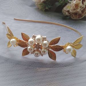 serre-tête floral avec perles et feuilles dorées pour coiffure de mariage