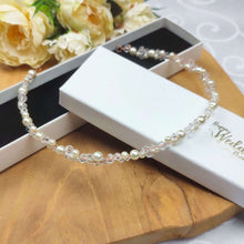 Charger l&#39;image dans la galerie, Bandeau de mariage classique avec perles ivoires et cristaux – modèle Hermine