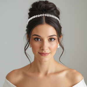 Bijou de tête en perles pour coiffure de mariée avec chignon haut