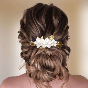 Ornement à cheveux en fleurs blanches et feuilles dorées en porcelaine froide pour coiffure de mariage