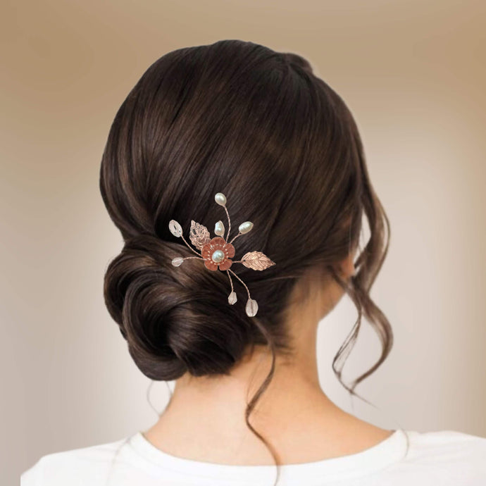 épingle à cheveux florale avec perles d'eau douce, cristal transparent et fleur et feuilles or rose en laiton pour chignon ou coiffure de mariage ou soirée