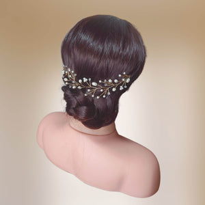 Bijou de cheveux d'arrière tête en guise de vigne de perles et cristal transparent pour coiffure de mariage bohème