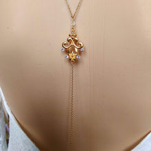 Charger l&#39;image dans la galerie, bijou de dos chandelier doré et strass en style vintage pour robe de mariée dos nu