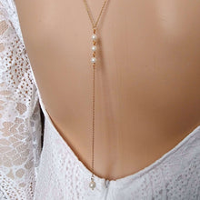 Charger l&#39;image dans la galerie, Collier minimaliste à enfiler avec perle solitaire devant et longue chute de dos avec 4 perles pour robe de mariage dos nu