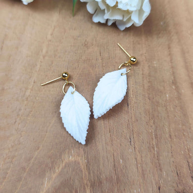 boucles d oreilles feuille blanches en porcelaine froide pour mariage ou d'autres occasions 