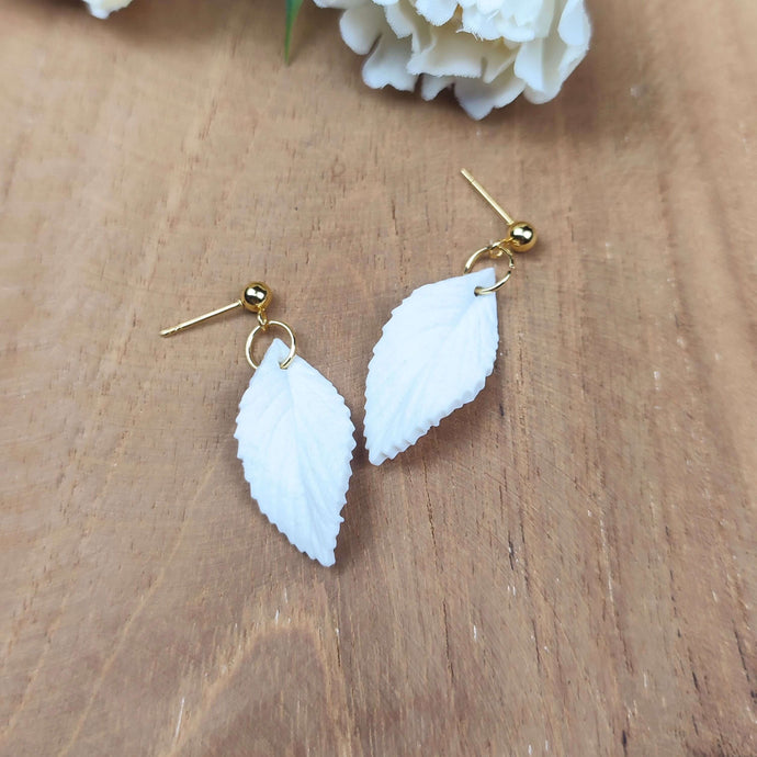 boucles d oreilles feuille blanches en porcelaine froide pour mariage ou d'autres occasions 