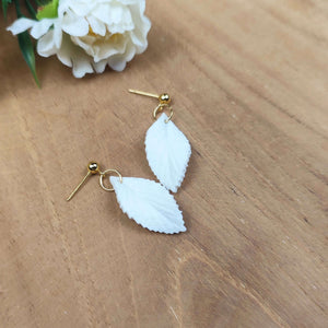 boucles d oreilles feuille blanches en porcelaine froide pour mariage ou d'autres occasions 