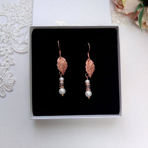 Boucles d'oreilles pendantes avec perles, cristal, strass et feuilles or rose pour mariage bohème ou rustique