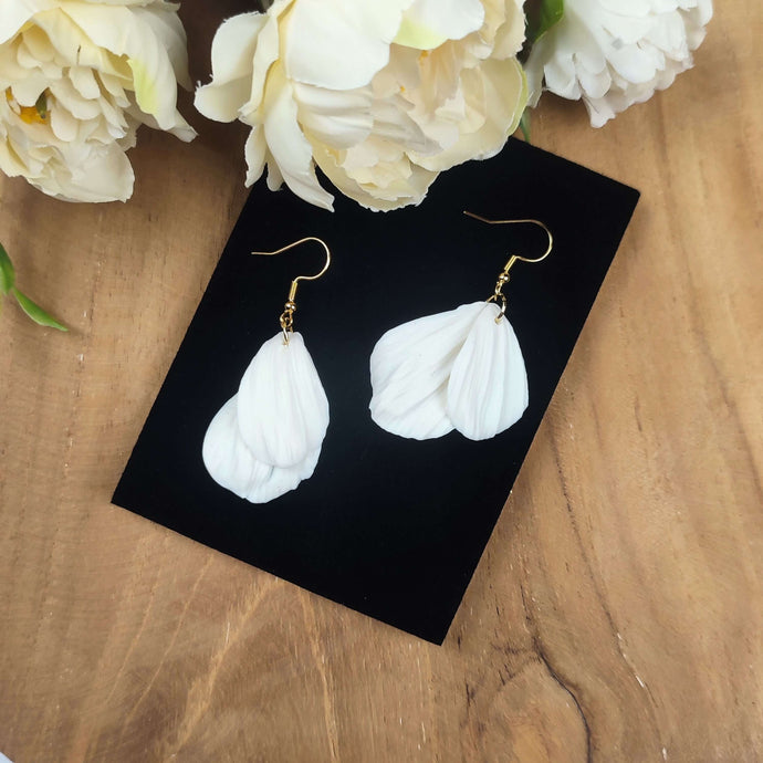 Boucles d'oreilles pendantes avec deux feuilles blanches en porcelaine froide pour mariage romantique bohème