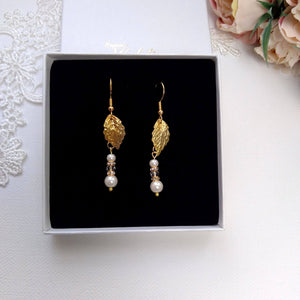 Boucles d'oreilles pendantes avec perles, cristal, strass et feuilles dorées pour mariage bohème ou rustique