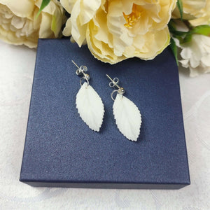 boucles d oreilles feuille blanches en porcelaine froide pour mariage ou d'autres occasions 