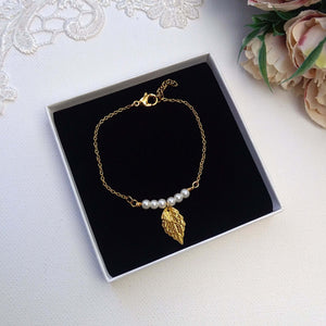 Bracelet en perles nacrées et 1 feuille sur fine chaînette pour mariage bohème ou champêtre chic