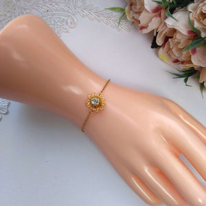 Bijou de mariage Bracelet minimaliste fleur dorée sur chaînette fine pour demoiselle d'honneur ou témoin