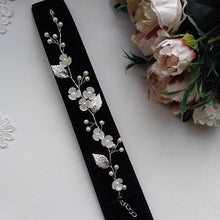 Charger l&#39;image dans la galerie, Bracelet floral vigne de perles, feuilles argentées et fleurs pour mariage champêtre ou bohème