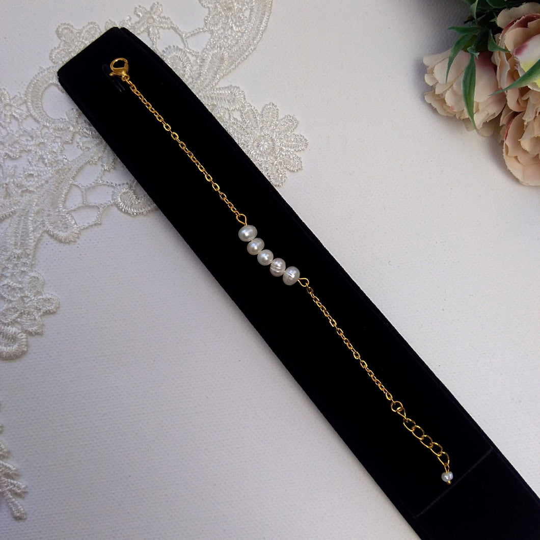 bracelet 5 perles d'eau douce sur chaîne dorée pour mariage ou soirée