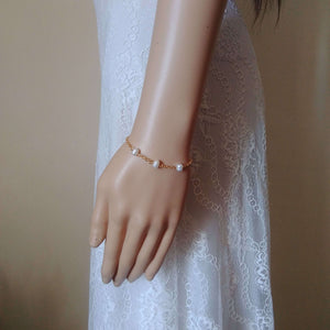 Bracelet en perles naturelles d'eau douce et chaînette dorée, argentée ou or rose pour mariage ou soirée